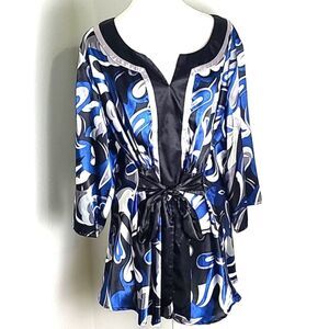 AGB Woman Blue, Black,  White & Silver Top with Black Satin Belt, Size 1X